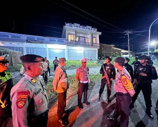 Personil Kepolisian saat menggelar patroli gabungan pasca pembacaan putusan MK. (IST).