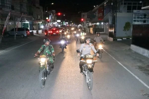 Patroli skala besar yang dilakukan TNI-POLRI di Majene (Dok : Ist).