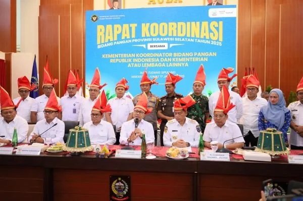 Rapat Rapat Koordinasi bersama Menteri Koordinator Bidang Pangan, Zulkifli Hasan, di Aula Tudang Sipulung, Rumah Jabatan Gubernur Sulawesi Selatan (Dok : Ist).