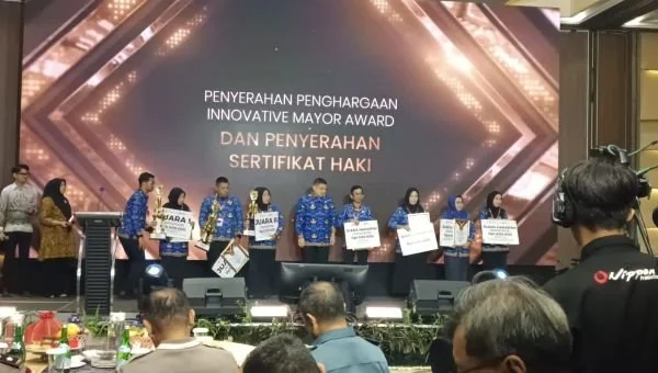 Penghargaan Innovative Mayor Award (IMA) 2025, (Dok: Sinta KabarMakassar).