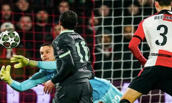 Hasil pertandingan leg pertama playoff menuju 16 besar Liga Champions antara Feyenoord vs Milan berakhir dengan skor 1-0, Kamis (13/2/2025) dinihari. Kedua tim sama-sama ngotot untuk meraih kemenangan, namun Feyenoord terbukti mampu unggul hingga akhir pe