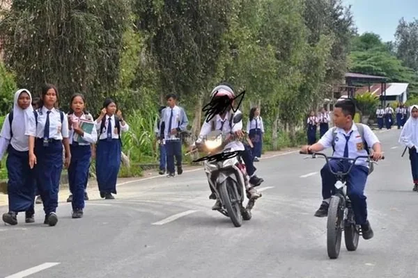 Ilustrasi siswa SMP mengendarai motor (Dok : Ist).