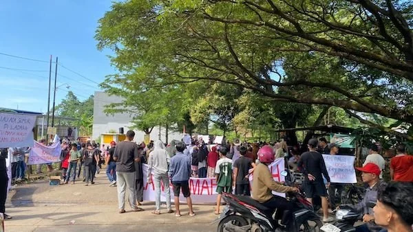 Aksi unjuk rasa warga Manggala diduga karena sengketa lahan (Dok: Ist)
