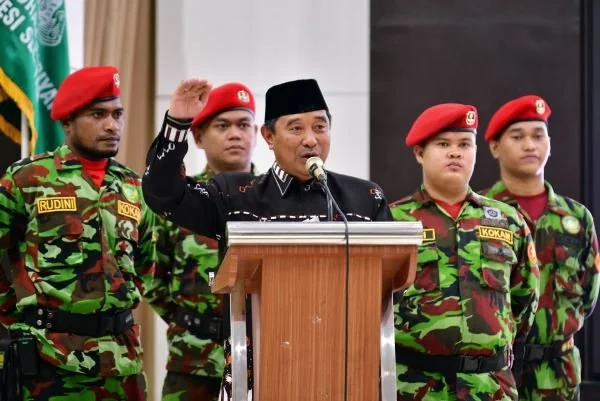 Pj Gubernur Sulsel, Bahtiar Baharuddin di Asrama Haji Makassar, Jumat, (26/4).