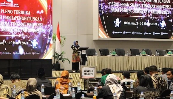 Rapat pleno terbuka yang dilakukan KPU Sulsel yang dihadiri jajaran Bawaslu Sulsel berlangsung di Claro Hotel Makassar, Minggu (3/3).
