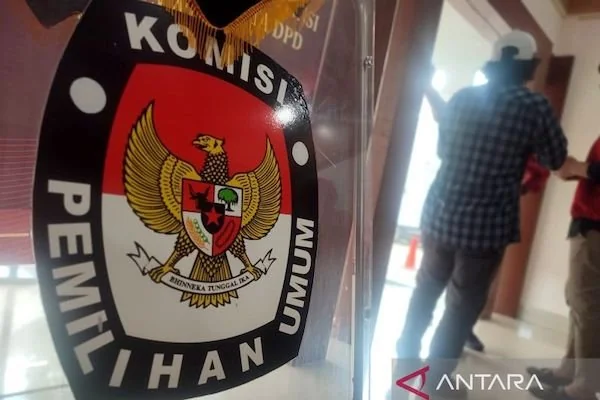 Suasana aktivitas di Kantor Komisi Pemilihan Umum (KPU) Provinsi Sulawesi Selatan, Jalan Andi Pangeran Pettarani Kota Makassar. ANTARA/Darwin Fatir.