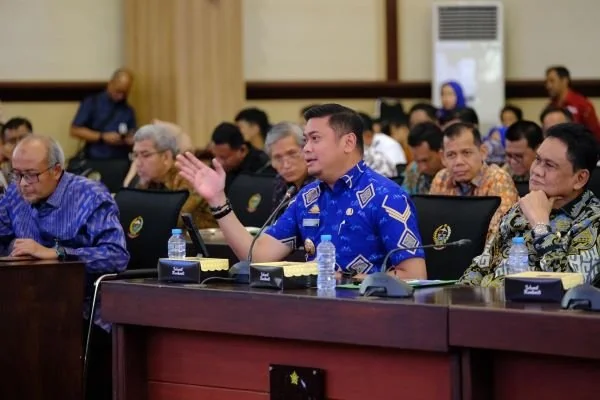 Bupati Gowa, Adnan Purichta Ichsan saat menghadiri Rapat Koordinasi Forkopimda Sulsel dan Bupati/Walikota serta Kepala Instansi Vertikal Se-Sulawesi Selatan (Dok : Ist).