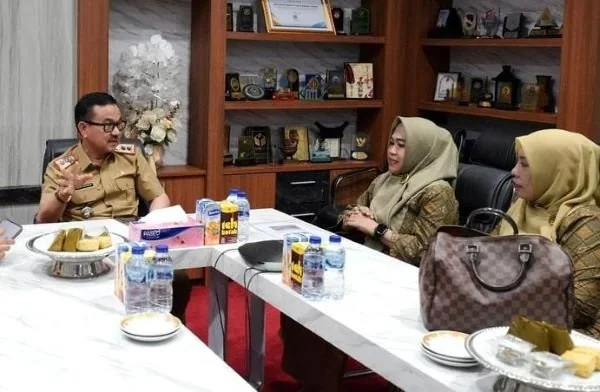 Sekprov Sulsel, Jufri Rahman bersama dengan pengurus PPTI Sulsel (Dok: Ist)