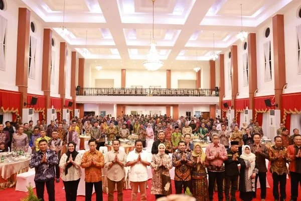Wali Kota Makassar Moh Ramdhan Pomanto menghadiri malam perkenalan dan silaturahmi antara Pj Gubernur Sulsel, Forkopimda Sulsel dengan Kajati Sulsel yang baru, Agus Salim, Kamis (18/4).