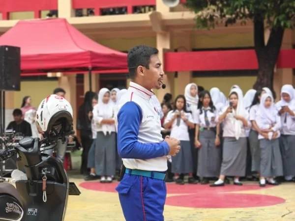 Pemberian edukasi untuk keselamatan berkendara (Dok: Ist)