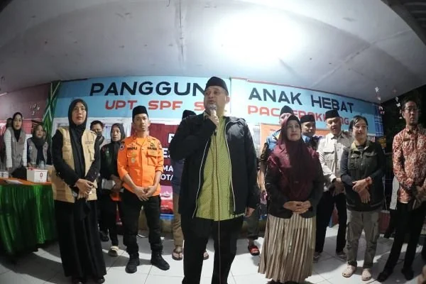 Wali Kota Makassar, Munafri Arifuddin saat Dilokasi Pengungsi Banjir (Dok: Ist).