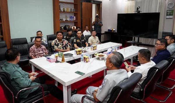 Sekprov Sulsel Jufri Rahman saat menerima pihak PT Jasa Raharja di Kantor Gubernur Sulsel (Dok: Ist)