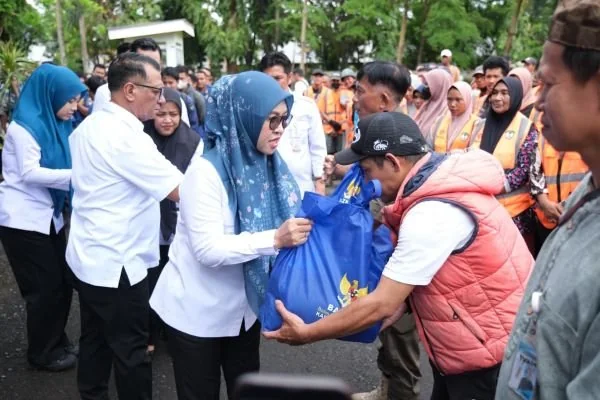 Penyaluran Paket Lebaran oleh Pemkab Gowa (Dok: Ist).