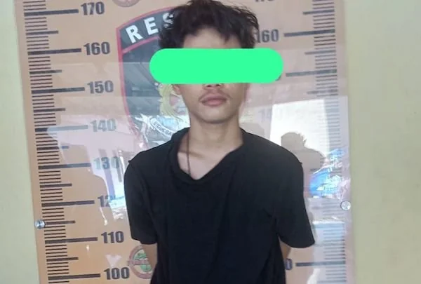 Pelaku saat berhasil diamankan polisi (dok:Ist)