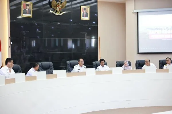 Kota Makassar, Moh Ramdhan Pomanto, bersama jajaran SKPD Pemkot Makassar mengadakan Rapat Koordinasi Lingkup OPD di Kantor Balaikota pada Rabu (19/06) kemarin (Dok : ist).