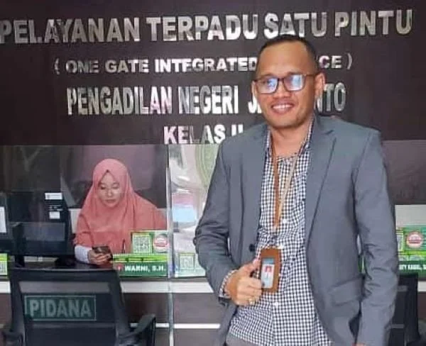 Kuasa hukum kedua terduga pelaku Pengrusakan Kotak Suara, Saipul saat ajukan permohonan Praperadilan ke PN Jeneponto.