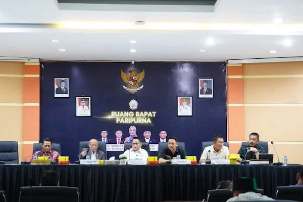 Suasana RDP Komisi D DPRD Sulsel yang membahas dokumen Kajian dan Ikhtisar Data Publik, (Dok: Ist).