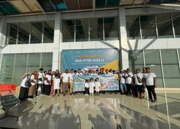 145 pemudik diberangkatkan dari Pelabuhan Soekarno Hatta Makassar ke Pelabuhan Tanjung Priok Surabaya dengan Kapal Doro Londa milik PT Pelni.