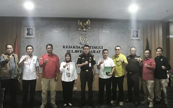 Inspektorat Provinsi Sulbar saat melakukan koordinasi terkait Program Pemberantasan Korupsi di Kantor Kejaksaan Tinggi Sulawesi Barat(Dok:Ist)