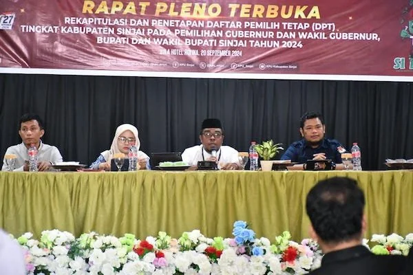 KPU Kabupaten Sinjai menggelar rapat pleno terbuka untuk rekapitulasi dan penetapan Daftar Pemilih Tetap DPT di Aula Hotel Grand Rofina Sinjai, Jumat (20/09/2024) ist