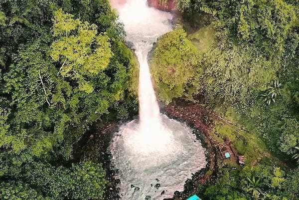 Air Terjun Ketemu Jodoh merupakan wisata alam di Sulsel yang berlokasi di Gowa (Dok: Int)
