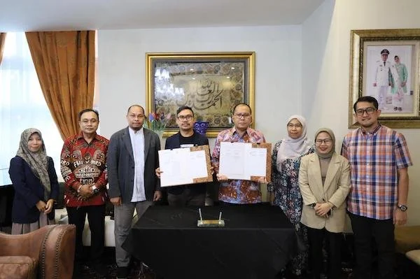 Wali Kota Makassar Danny Pomanto dan Kru KabarMakassar.