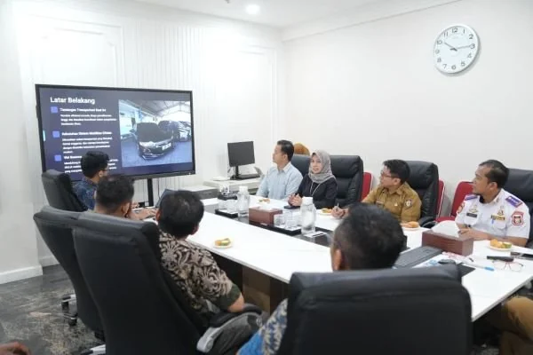Wali Kota Makassar Munafri Arifuddin saat Audiensi dengan Perusahaan Transportasi, (Dok: Ist).
