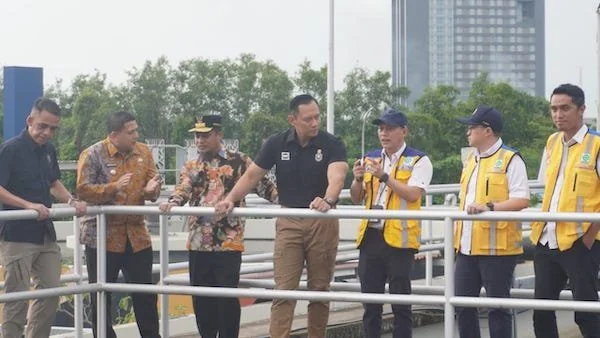 Wali Kota Makassar, Munafri Arifuddin bersama Wakil Wali Kota, Aliyah Mustika Ilham saat  mendampingi Menteri Koordinator Bidang Infrastruktur dan Pembangunan Kewilayahan, Agus Harimurti Yudhoyono (Dok: Kabar Makassar).