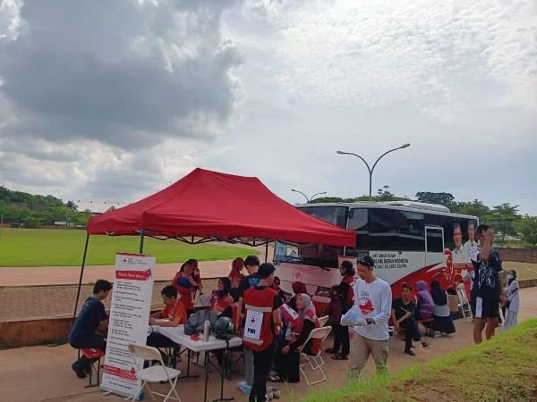 Palang Merah Indonesia (PMI) Kabupaten Gowa bekerjasama dengan PMI Sulawesi Selatan menggelar Bakti Sosial (Baksos) Donor Darah.