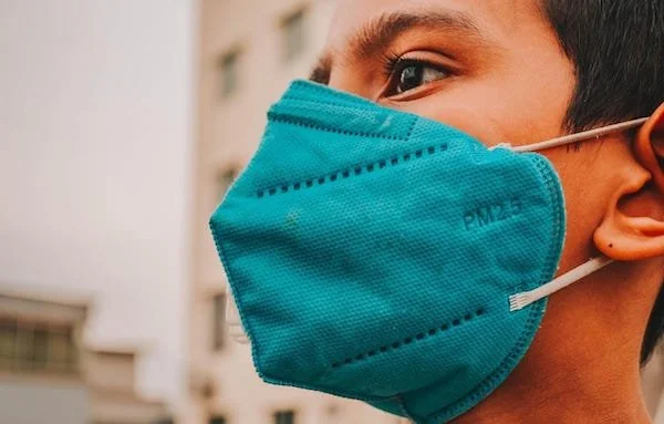 Ilustrasi menggunakan masker (Dok: Int)