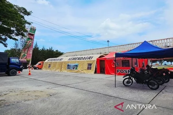 Posko dan kendaraan milik berbagai instansi di Natuna, Kepri pada Selasa (2/12/2025). ANTARA/Muhamad Nurman