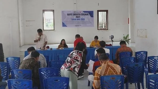 Suasana RAT TB 2025 empat koperasi kelurahan merah putih Kecamatan Rantepao, Kabupaten Toraja Utara bertempat di Aula Kantor Kecamatan Rantepao, Kamis (30/4/2025).