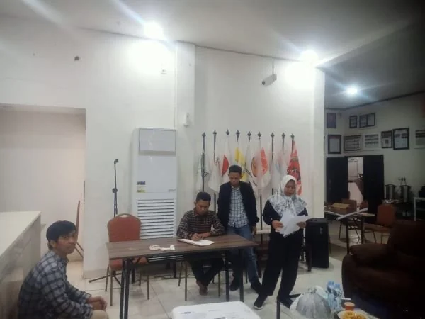 Suasana penetapan pasangan calon Bupati dan wakil Bupati di kantor KPU Mamuju (Dok : Aldy KabarMakassar).