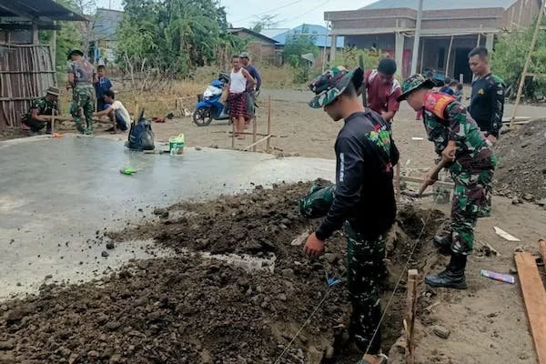 Rumah Maintang Dg Kebe mulai dipondasi Satgas TMMD ke-122 (foto/ist).