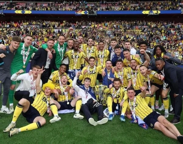 Oxford United sukses meraih tiket promosi ke Divisi Championship, kasta kedua kompetisi sepak bola Inggris, untuk musim 2024/2025.