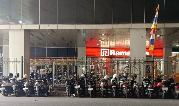 Parkir Liar di Terowongan Mal Panakkukang, (Dok: Sinta KabarMakassar).