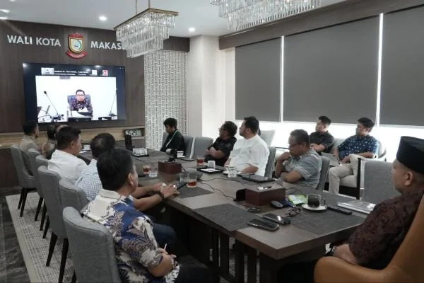 Wali Kota Makassar, Munafri Arifuddin, saat melalui kick-off meeting secara daring bersama Direktur Utama PT Transportasi Jakarta (Transjakarta) (Dok: Ist)