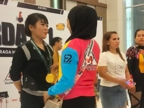 Atlit INORGA ASiafi Jeneponto saat menerima medali emas pada kategori aerobic 40 tahun kebawah di FORDA I KORMI Sulsel (Dok : Ist).