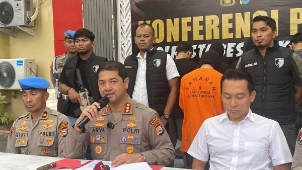 Kapolrestabes Makassar, Kombes Pol Arya Perdana saat rilis kasus geng motor di Mapolrestabes Makassar (Dok: Atri KabarMakassar).