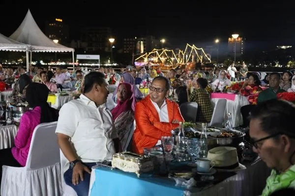 Wali Kota Makassar Moh Ramdhan Pomanto bersama  Pj Gubernur Sulawesi Barat (Sulbar) Bahtiar Baharuddin saat  reuni Pasopati ke-5 Sekolah Tinggi Pemerintahan Dalam Negeri (STPDN) Angkatan ke-4.