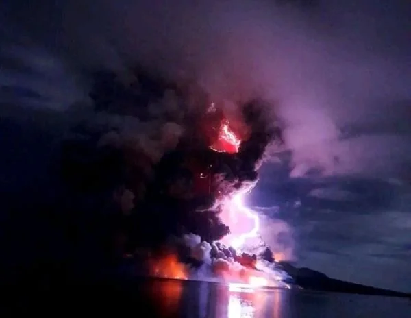 Gunung Ruang  Erupsi (Foto : ist).