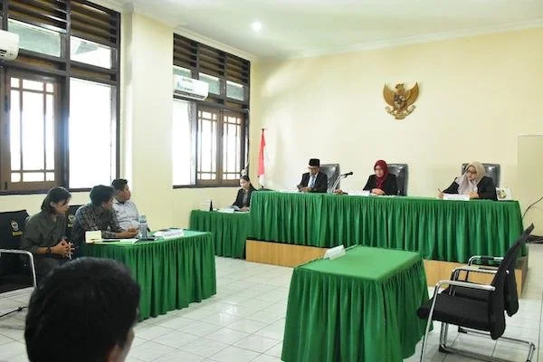 Sidang Pemeriksaan Awal pada proses penyelesaian sengketa informasi warga Desa Lampuara melawan Dinas Pemberdayaan Masyarakat dan Desa Kabupaten Luwu (Dok: Ist)