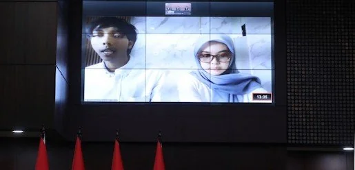 Adam Imam dan Wanda Junita selaku pemohon pengujian UU mahkamah Konstitusi (Dok: Ist).