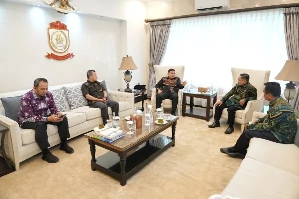 Audiensi Kepala Pengadilan Agama Kelas IA Makassar, Ibrahim Ahmad Harun, dengan Wali Kota Makassar, Munafri Arifuddin, (Dok: Ist).