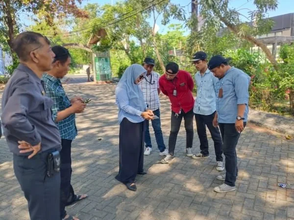 Direktur Utama, Yulianti Tomu bersama Tim Reaksi Cepat meninjau langsung titik -titik parkiran F8 (Dok : ist).