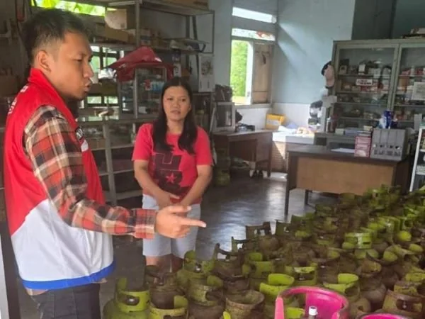 PT Pertamina Patra Niaga Regional Sulawesi melakukan tinjauan lapangan ke beberapa pangkalan untuk memastikan ketersediaan LPG 3 Kg (Dok : Ist).