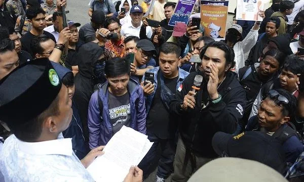 Aksi unjuk rasa Koalisi Jurnalis Peduli Penyiaran (KJJP) di depan DPRD Sulsel beberapa waktu lalu (Dok:Ist)