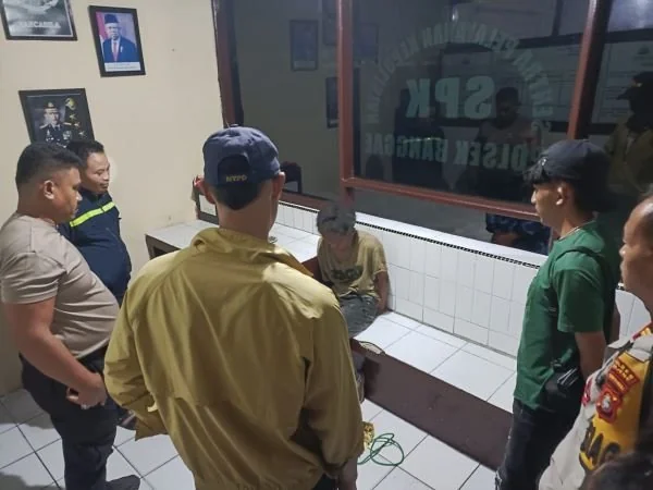 Pelaku pencurian saat diamankan di kantor Polisi (Dok : Ist).