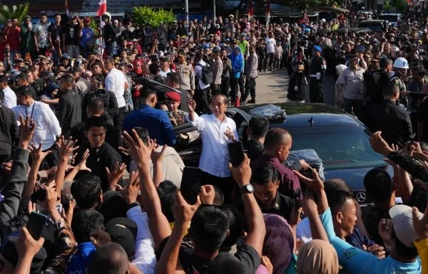 Presiden RI, Jokowi saat melakukan kunjungan kerja di Pasar Cekkeng Bulukumba (Dok: Ist)
