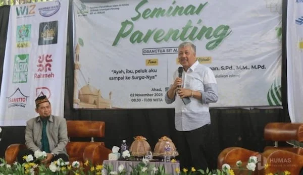 Bupati Pinrang Irwan Hamid saat membuka Seminar Parenting Orang Tua Siswa dan Santri Yayasan Pendidikan Islam Al-Ikhlas Wahdah Islamiyah Pinrang (dok. Ist)
